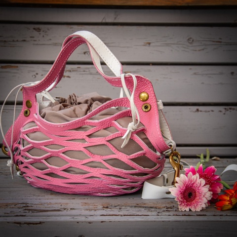 LadyBuQ Rozalia – handmade leather handbag, pastel pink, unique design.