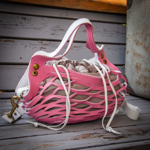 LadyBuQ Rozalia – handmade leather handbag, pastel pink, unique design.