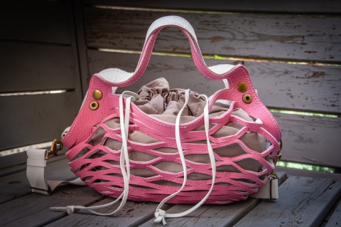 LadyBuQ Rozalia – handmade leather handbag, pastel pink, unique design.