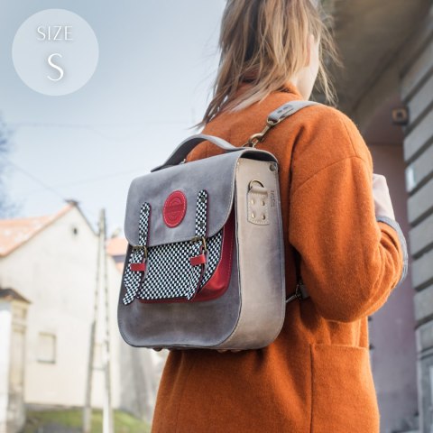 Skórzany plecak w kolorze szarym z wzorem szachownicy