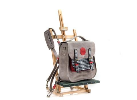 Skórzany plecak w kolorze szarym z wzorem szachownicy