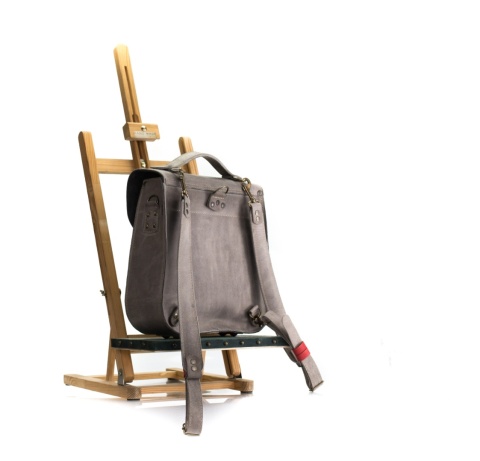 Skórzany plecak w kolorze szarym z wzorem szachownicy