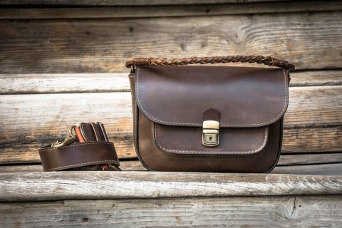 Skórzana torebka Lara wykonana ze skóry w brązowym kolorze od LadyBuq Art