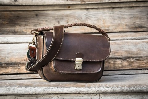 Skórzana torebka Lara wykonana ze skóry w brązowym kolorze od LadyBuq Art