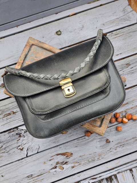 Skórzana torebka Lara wykonana ze skóry w brązowym kolorze od LadyBuq Art