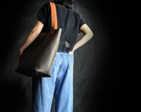 Torebka skórzana Zuza w kolorze ciemny brąz