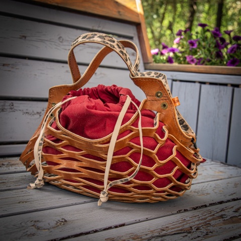 Unikalna torebka Rozalia od LadyBuQ Art. Prawdziwe rękodzieło i wyjatkowy design.