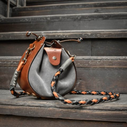 Torebka z plecionym paskiem Mili