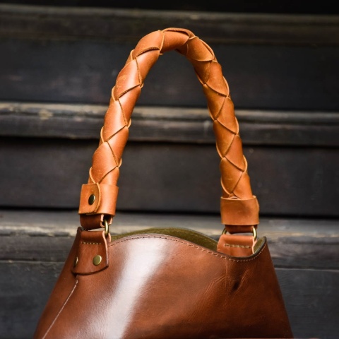 Brązowa torba skórzana Alicja z ręcznie plecionym uchwytem camel