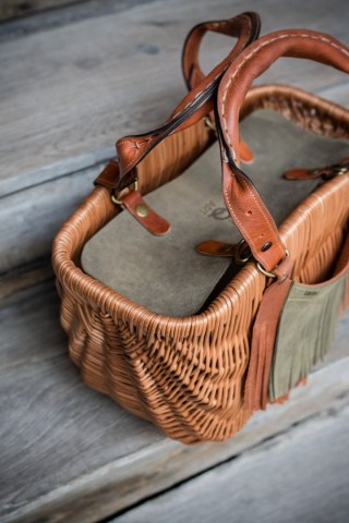 Torba wiklinowa kosz z ozdobnymi frędzlami