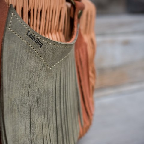 Torba wiklinowa kosz z ozdobnymi frędzlami