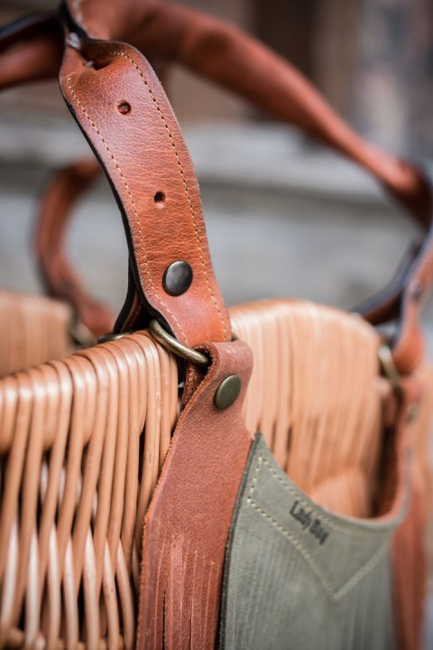 Torba wiklinowa kosz z ozdobnymi frędzlami