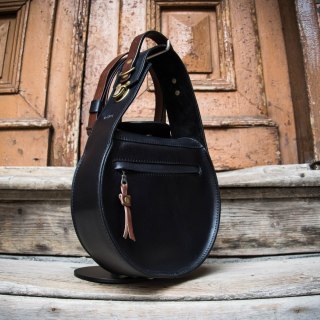 Torebka skórzna Inez w kolorze czarnym