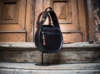 Torebka skórzna Inez w kolorze czarnym