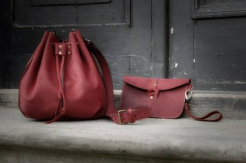 Skórzany worek Maja w kolorze malinowym