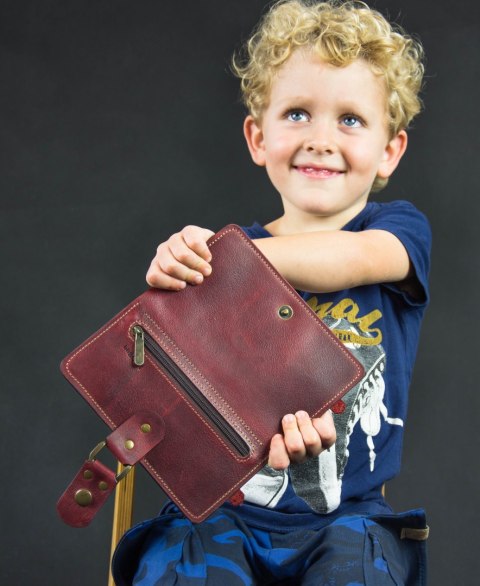 Portfel skórzany ręcznie robiony z miejscem na 14 kart kolor malinowy