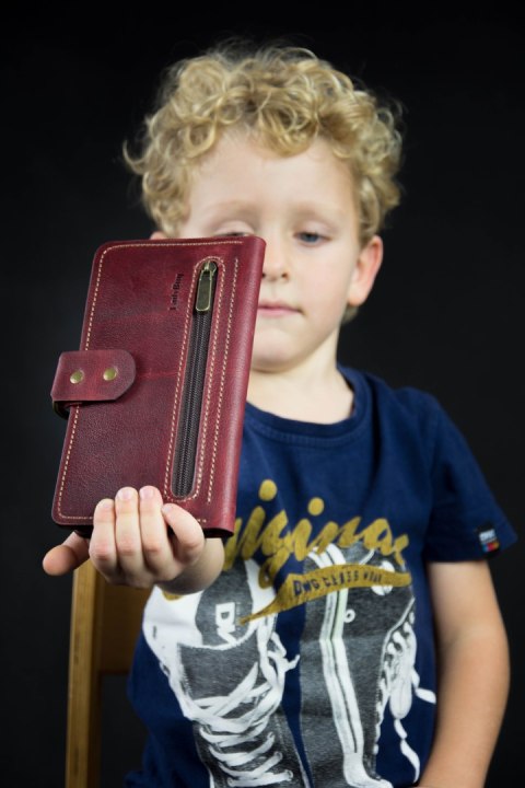 Portfel skórzany ręcznie robiony z miejscem na 14 kart kolor malinowy