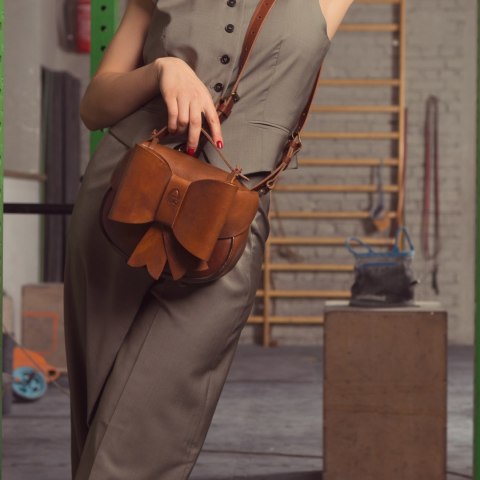 Torebka skórzana Kaya w kolorze vintage brąz z odpinaną kokardą