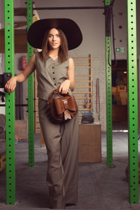 Torebka skórzana Kaya w kolorze vintage brąz z odpinaną kokardą