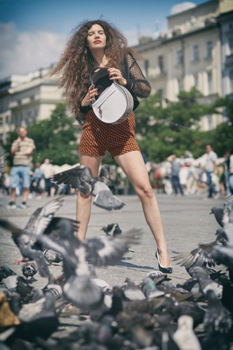 Torebka skórzana Inez w kolorze szarym i białym