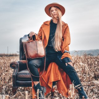 Elaine leather handbag minimalist brown color