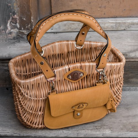 Wicker basket with leather color camel