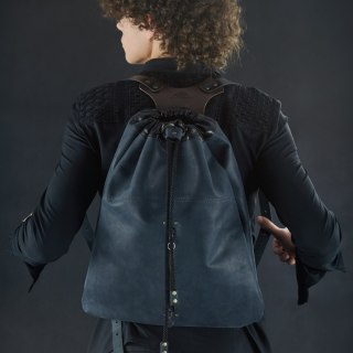 Skórzany worek w kolorze granatowym