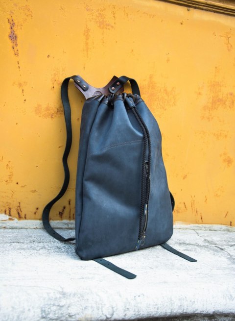 Skórzany worek w kolorze granatowym