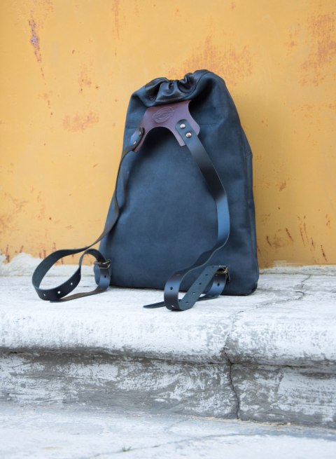 Skórzany worek w kolorze granatowym