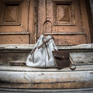 Zamszowy worek Maja kolor szary i brązowy