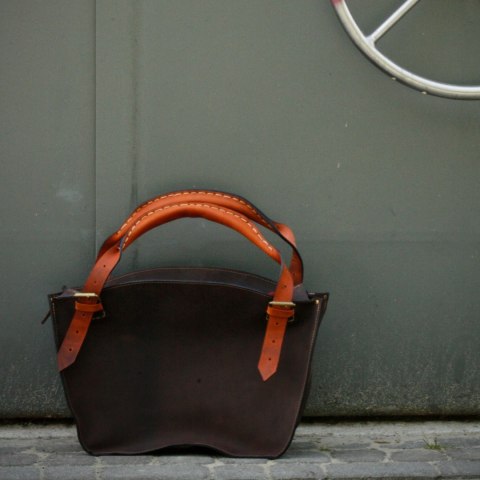 Duża brązowa torebka w stylu kuferek od LadyBuQ Art