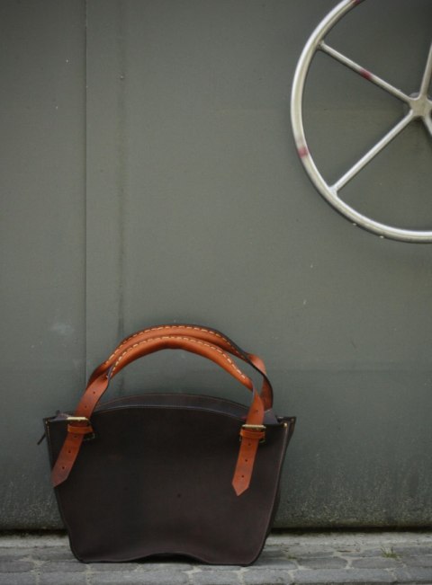 Duża brązowa torebka w stylu kuferek od LadyBuQ Art