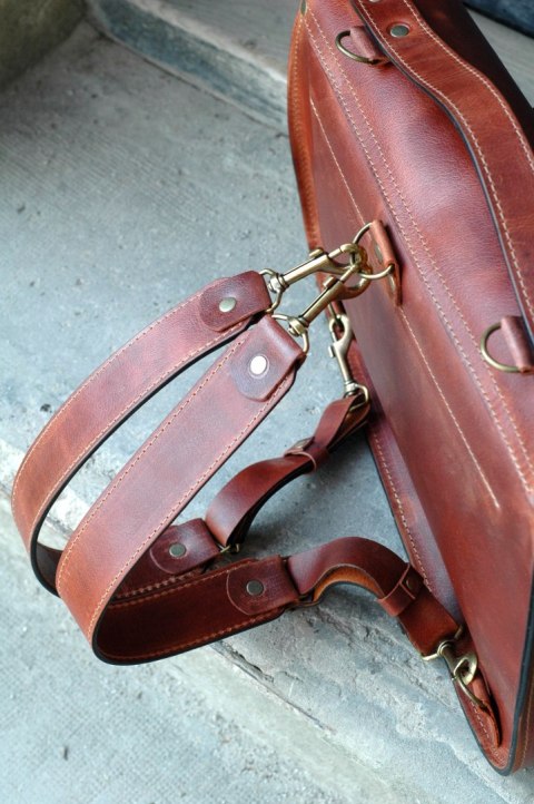 Messenger w kolorze koniakowym torba ręcznie wykonana z naturalnej skóry od Ladybuq Art