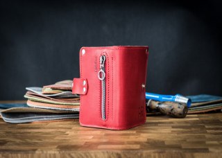 Portfel skórzany w kolorze czerwonym