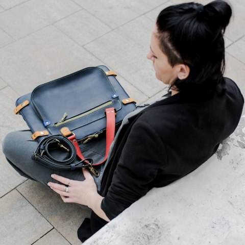 Pokrowiec skórzany na laptopa w kolorze granatowym