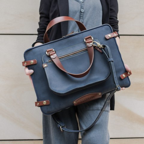 Pokrowiec skórzany na laptopa w kolorze granatowym