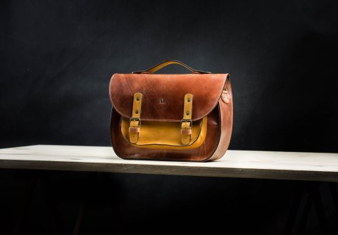 Torba skórzana na laptopa kolor rudy i żółty messenger