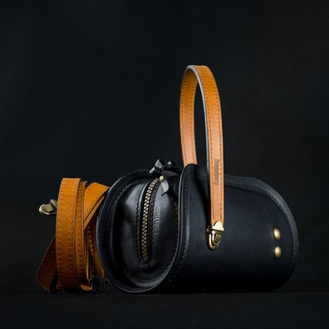 Leather purse Pepa color black