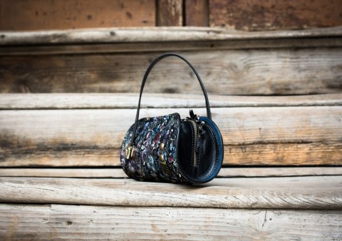 Torebka z limitowanej kolekcji Pepa w kolorze Czarnym z unikatowym wzorem kwiatowym od Ladybuq Art