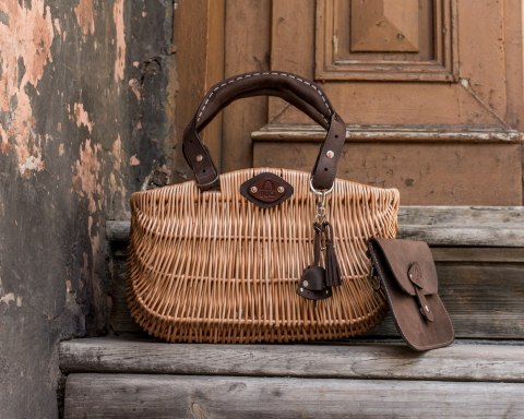 Wicker basket with leather handles and leather sachet brown