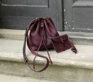 Skórzany worek Maja w kolorze śliwkowym