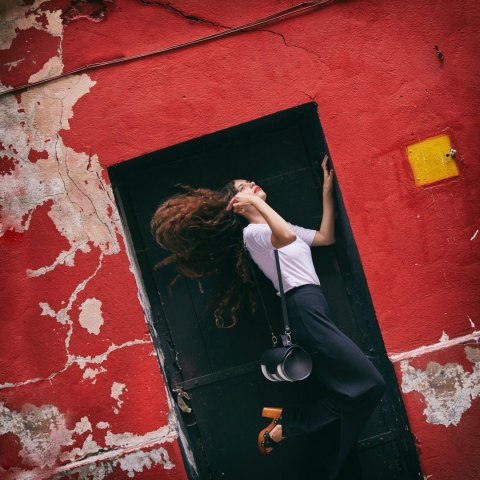 Torebka skórzana walek Meggy w kolorze czarnym, szarym, białym