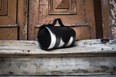 Torebka skórzana walek Meggy w kolorze czarnym, szarym, białym