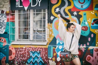 Torebka skórzana wałek Meggy w kolorze czarnym, malinowym, szarym