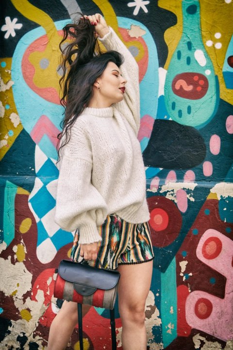 Torebka skórzana wałek Meggy w kolorze czarnym, malinowym, szarym