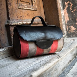 Torebka skórzana wałek Meggy w kolorze czarnym, malinowym, szarym