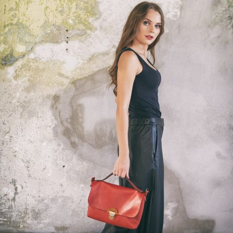 Mała skórzana torba na niezbędne przedmioty Ann w kolorze Czerwonym wykonana ręcznie przez Ladybuq Art