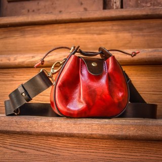 Piękna i unikatowa mała torebka MILI w kolorze bordowym