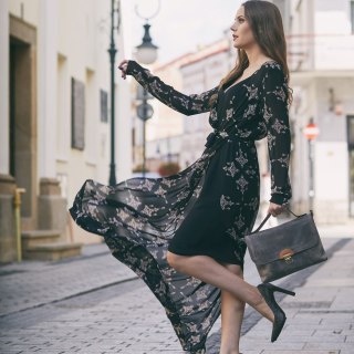 Torebka skórzana Ann w kolorze szarym