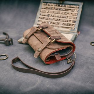 Portfel skorzany, etui na telefon kolor brązowy i czerwony